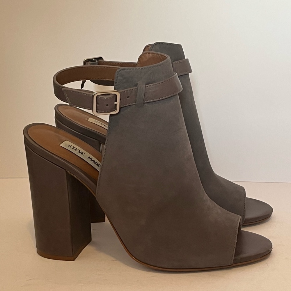 Steve Madden Gray Peep-Toe Block Heel Sandals - Picture 5 of 15